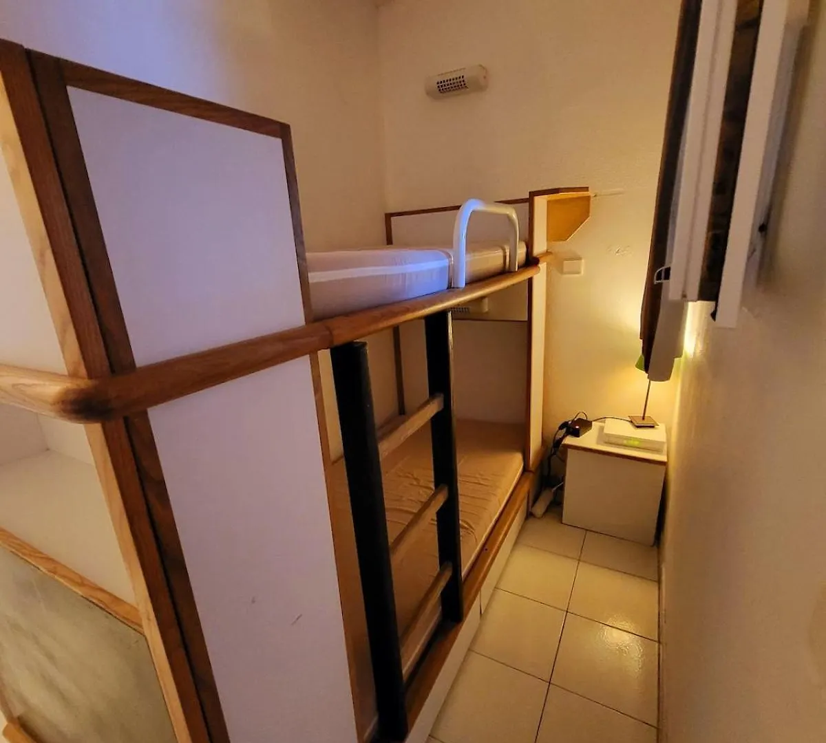 Studio 4 Personnes Sur La Presqu'Ile De Giens Avec Piscine Et Acces Direct Sur La Plage Hyeres 0*,  France
