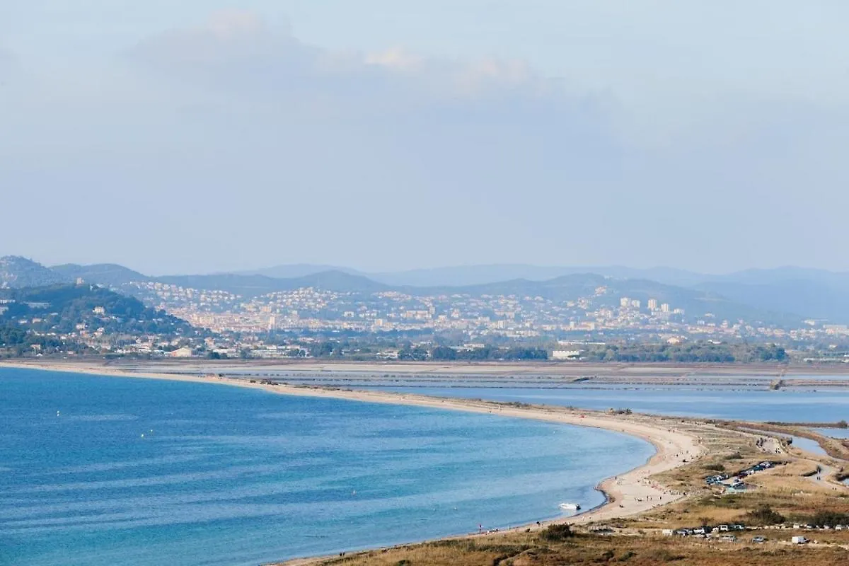 Studio 4 Personnes Sur La Presqu'Ile De Giens Avec Piscine Et Acces Direct Sur La Plage Hyeres 0*,