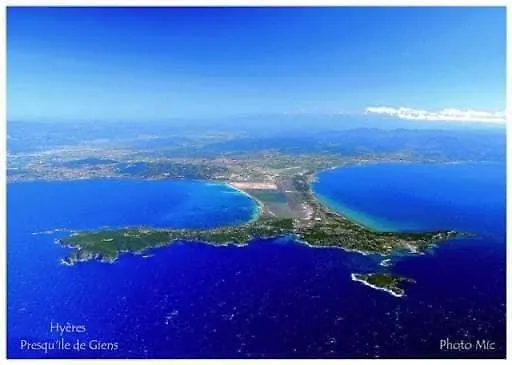 Studio 4 Personnes Sur La Presqu'Ile De Giens Avec Piscine Et Acces Direct Sur La Plage Hyeres