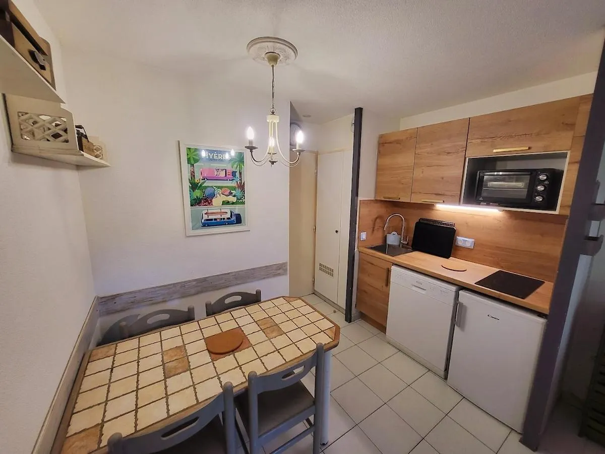 Apartment Studio 4 Personnes Sur La Presqu'Ile De Giens Avec Piscine Et Acces Direct Sur La Plage Hyeres France