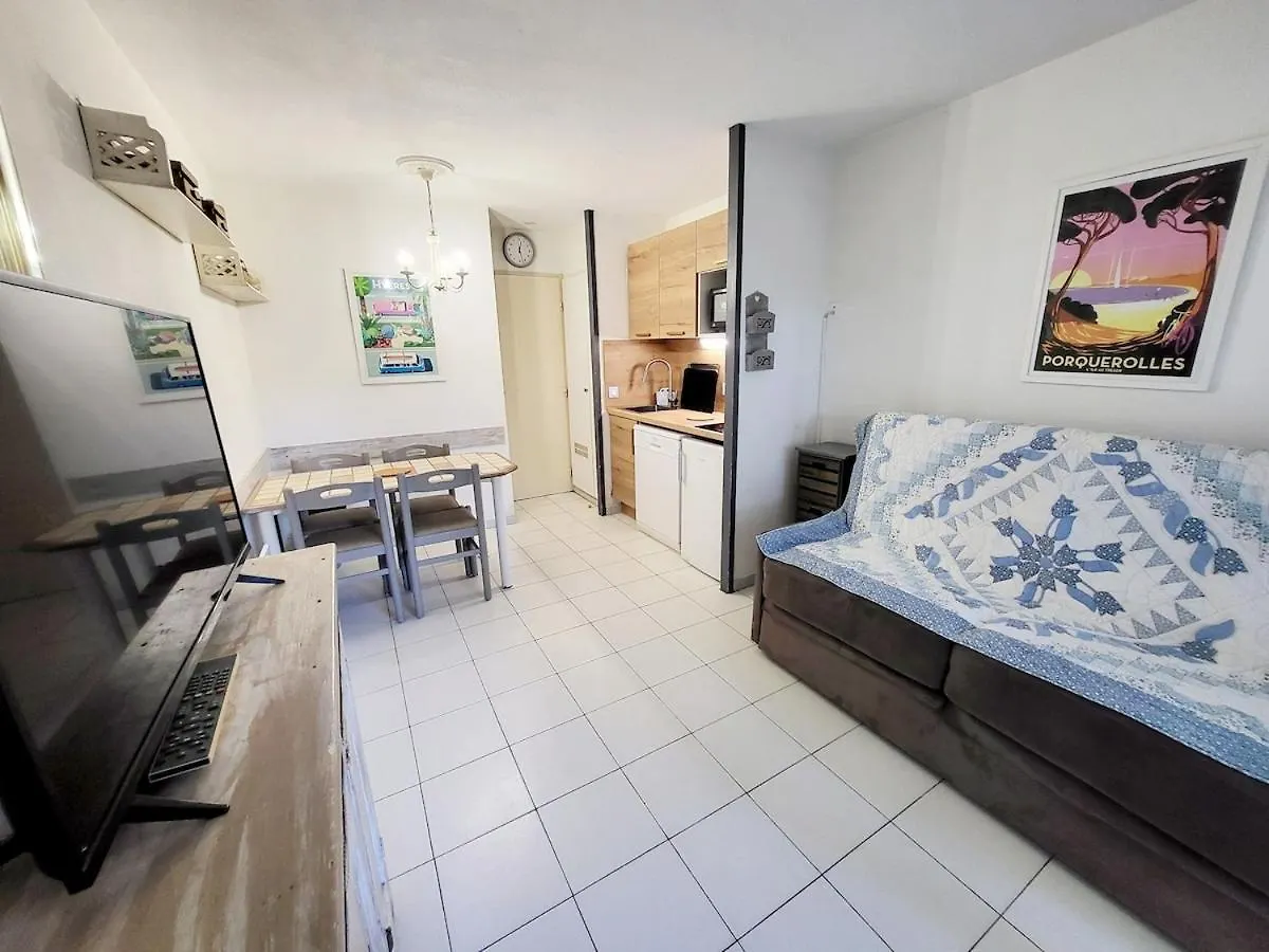 Studio 4 Personnes Sur La Presqu'Ile De Giens Avec Piscine Et Acces Direct Sur La Plage Hyeres