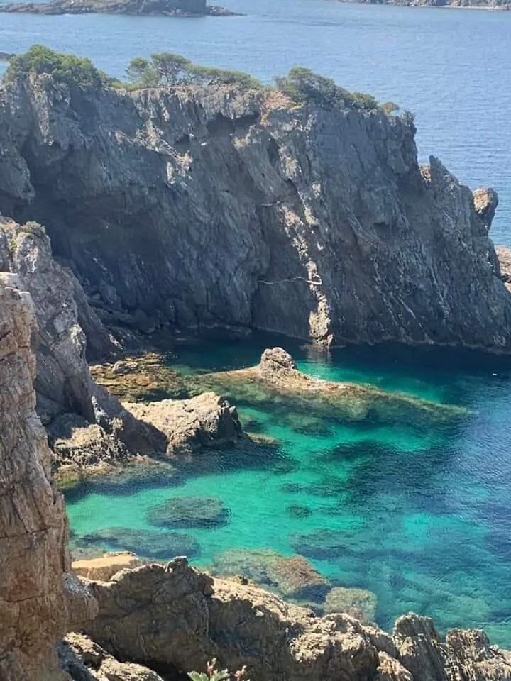 Studio 4 Personnes Sur La Presqu'Ile De Giens Avec Piscine Et Acces Direct Sur La Plage Hyères Lägenhet