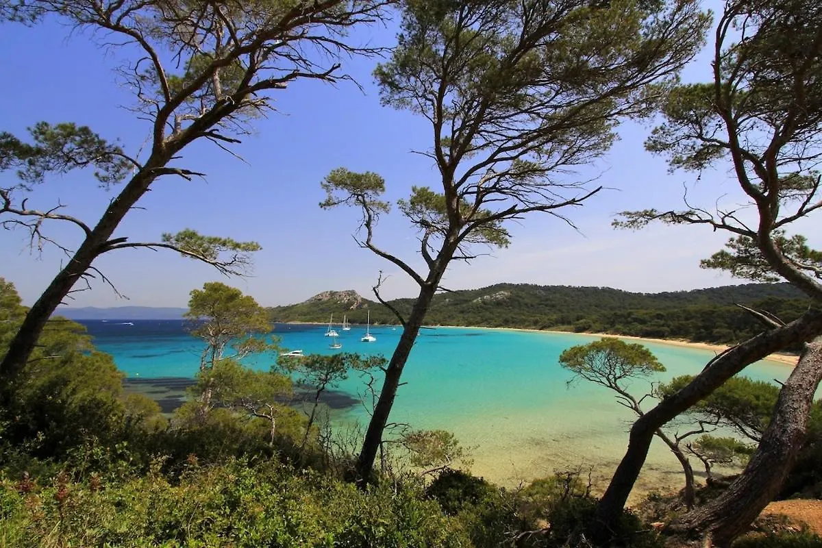 Studio 4 Personnes Sur La Presqu'Ile De Giens Avec Piscine Et Acces Direct Sur La Plage Hyères Lägenhet